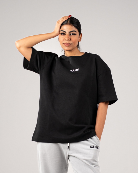 PREMIUM BLACK SĀNE OVERSIZE T-SHIRT
